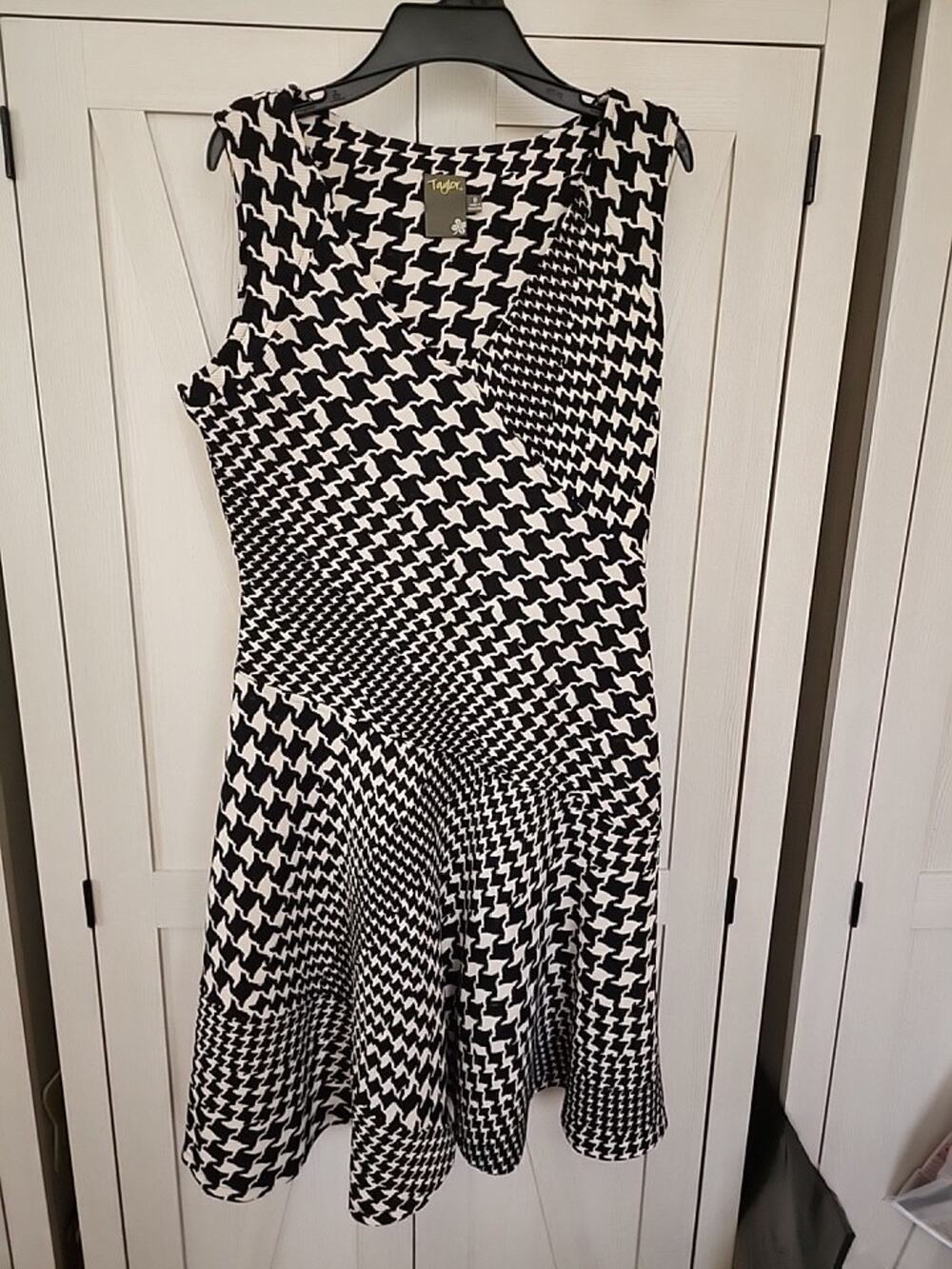Taylor Houndstooth Black/White Fit & Flare Sleeveless Knee Dress Size 8